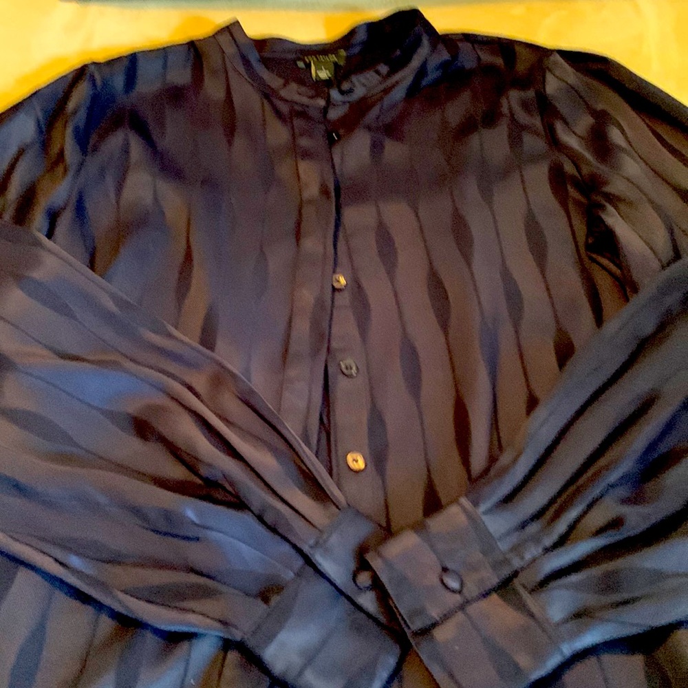 Like new navy Ann Taylor blouse